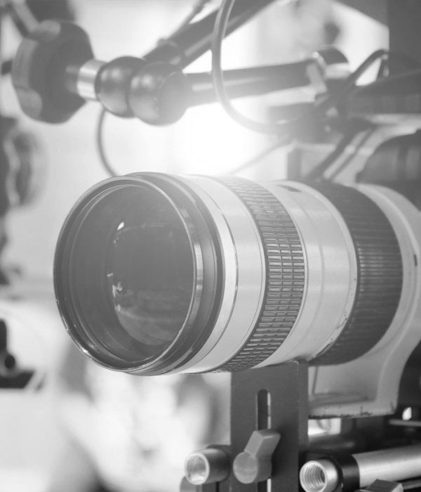 camera-on-film-set-behind-the-scenes-ZMP7FJF.jpg